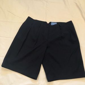 Vera Wang black Bermuda short